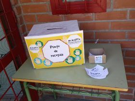 Punto de recogida de publicidad de prostitución en la Fundación Iniciativa Sur